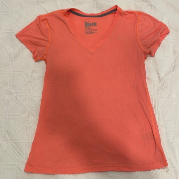 Nike DriFit Tee - Picture 1 of 2